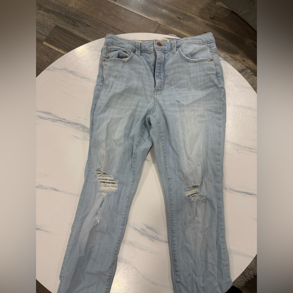 Universal Thread Ripped Skinny Jeans Light Wash